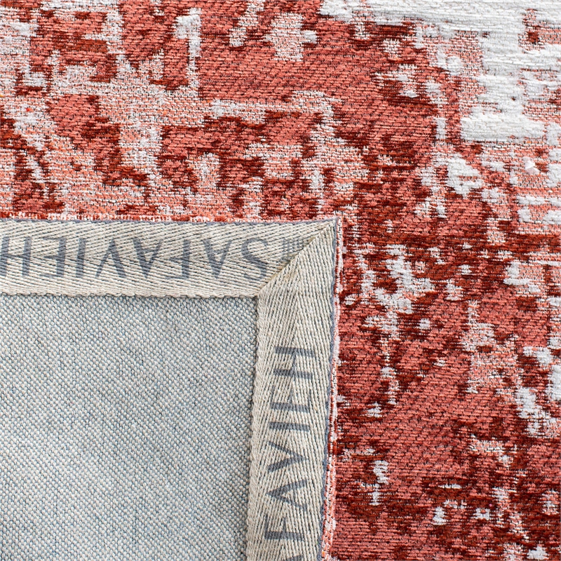 Safavieh Classic Vintage 5' x 8' Rug in Rust and Ivory