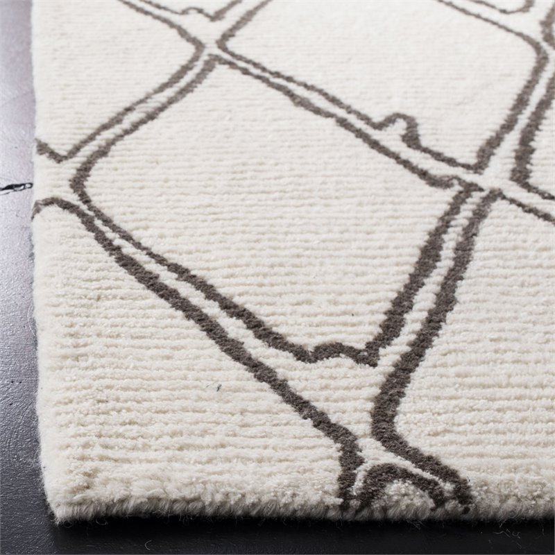Safavieh Casablanca 5' x 8' Hand Tufted Wool Rug in Ivory and Gray