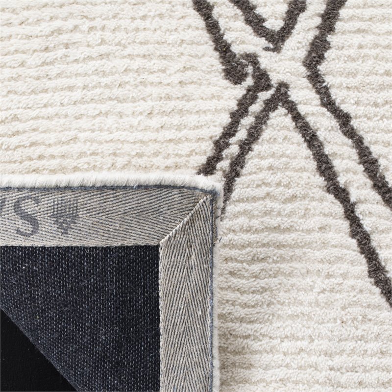 Safavieh Casablanca 5' x 8' Hand Tufted Wool Rug in Ivory and Gray