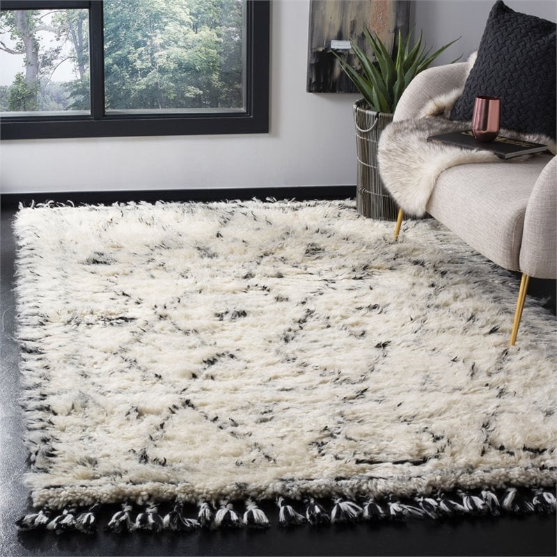 Safavieh Kenya 6' x 9' Hand Knotted Shag Wool Rug in Ivory and Black
