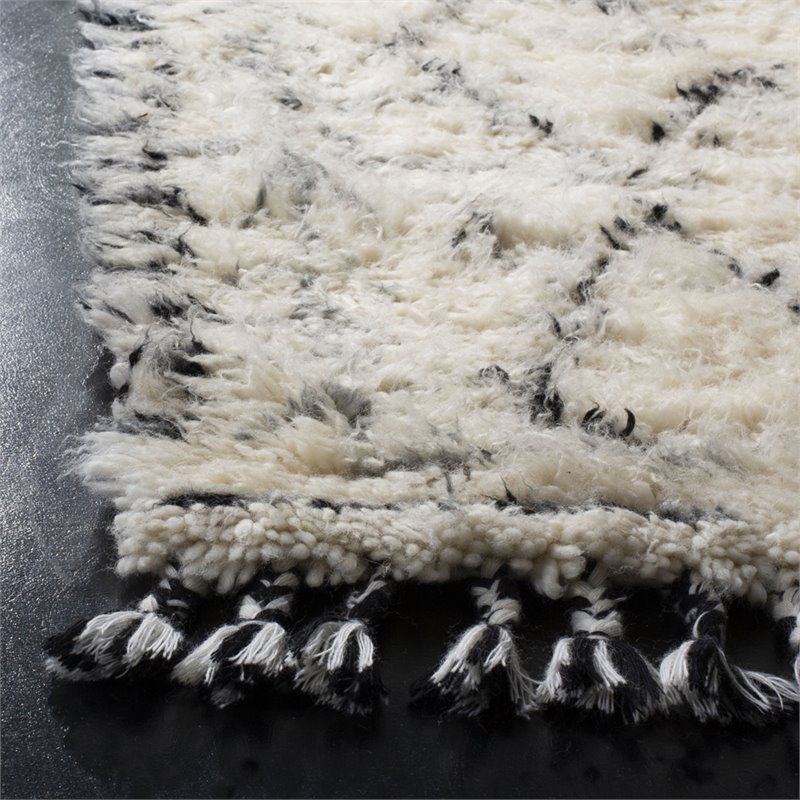 Safavieh Kenya 9' x 12' Hand Knotted Shag Wool Rug in Ivory and Black