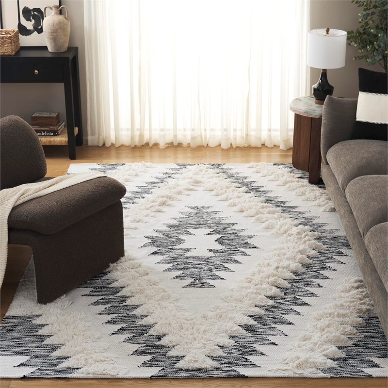 Safavieh Kenya 6' x 9' Hand Woven Shag Wool Rug in Black and Ivory
