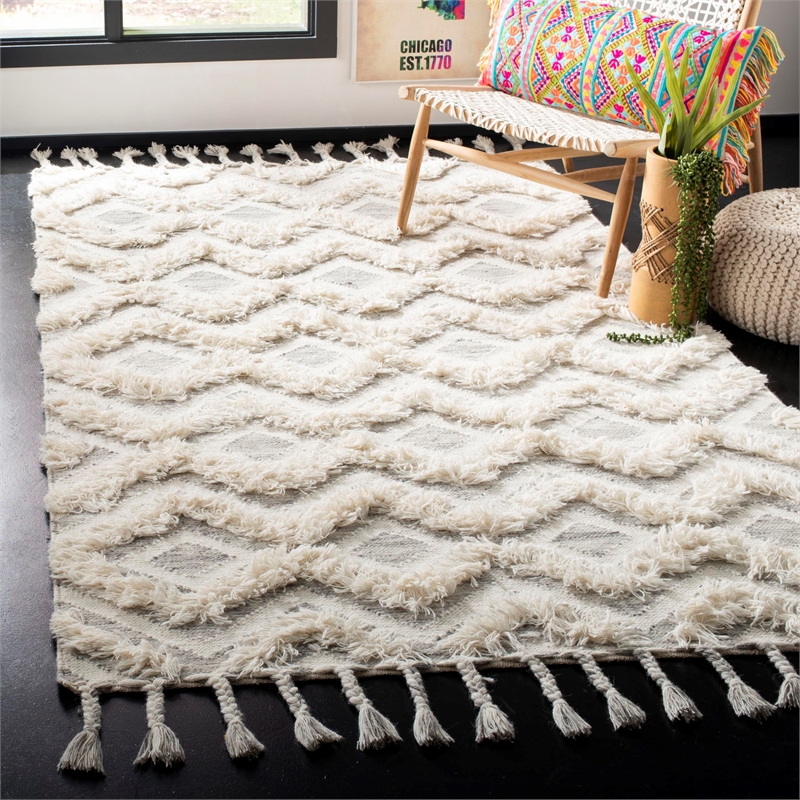 Safavieh Kenya 6' x 9' Hand Knotted Shag Wool Rug in Gray and Ivory
