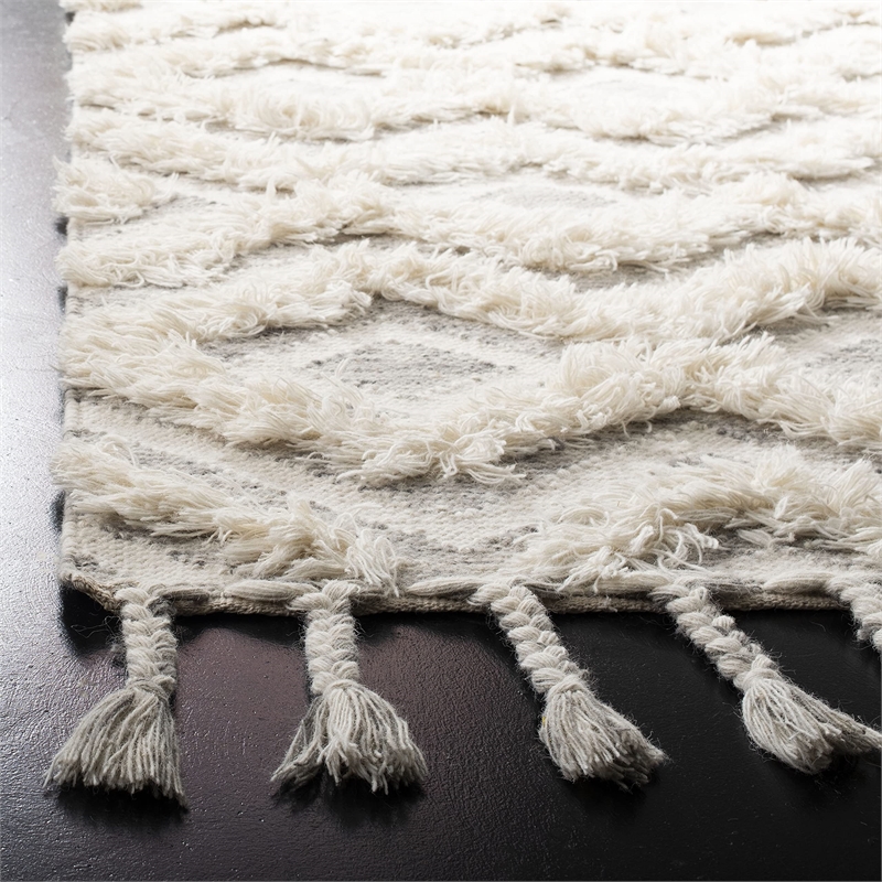 Safavieh Kenya 6' x 9' Hand Knotted Shag Wool Rug in Gray and Ivory