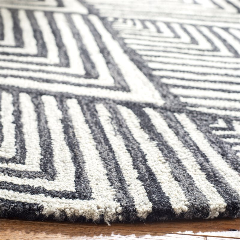 Safavieh Micro-Loop 5' Round Hand Tufted Wool Rug in Charcoal