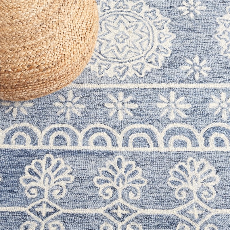 Safavieh Micro-Loop 4' x 6' Hand Tufted Wool Rug in Blue and Ivory