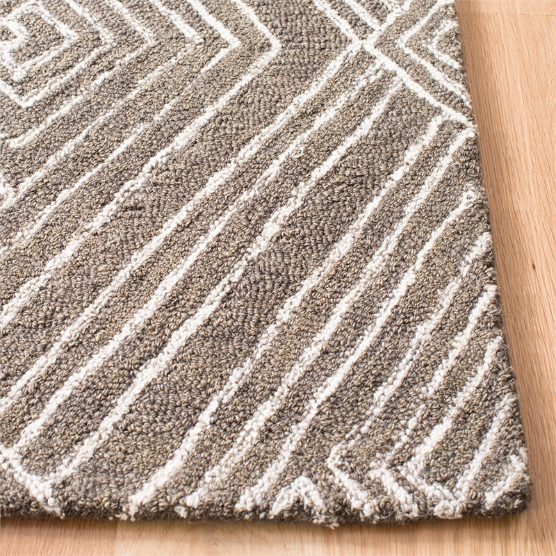Safavieh Micro-Loop 5' x 8' Hand Tufted Wool Rug in Gray and Ivory