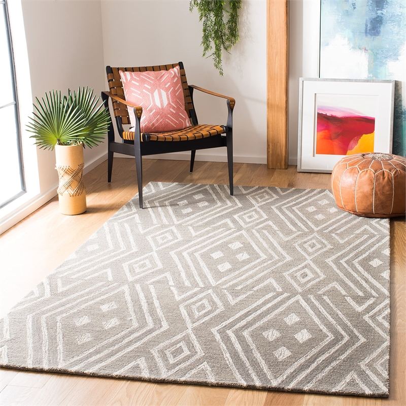 Safavieh Micro-Loop 8' x 10' Hand Tufted Wool Rug in Gray and Ivory