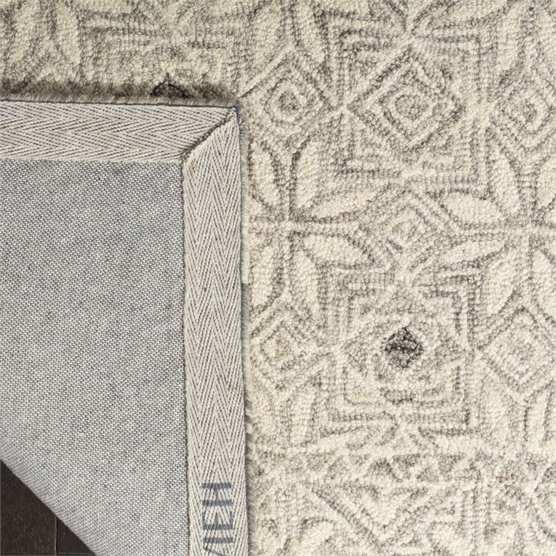 Safavieh Micro-Loop 8' x 10' Hand Tufted Wool Rug in Silver and Ivory