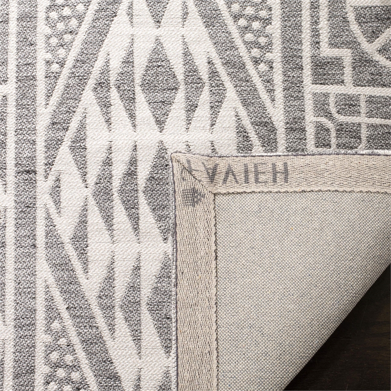 Safavieh Marbella 4' x 6' Hand Loomed Rug in Gray and Ivory