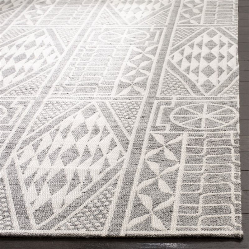 Safavieh Marbella 8' x 10' Hand Loomed Rug in Gray and Ivory