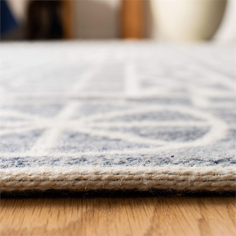 Safavieh Marbella 4' x 6' Hand Loomed Rug in Blue and Ivory