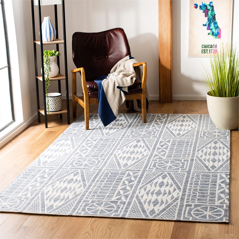 Safavieh Marbella 5' x 8' Hand Loomed Rug in Blue and Ivory