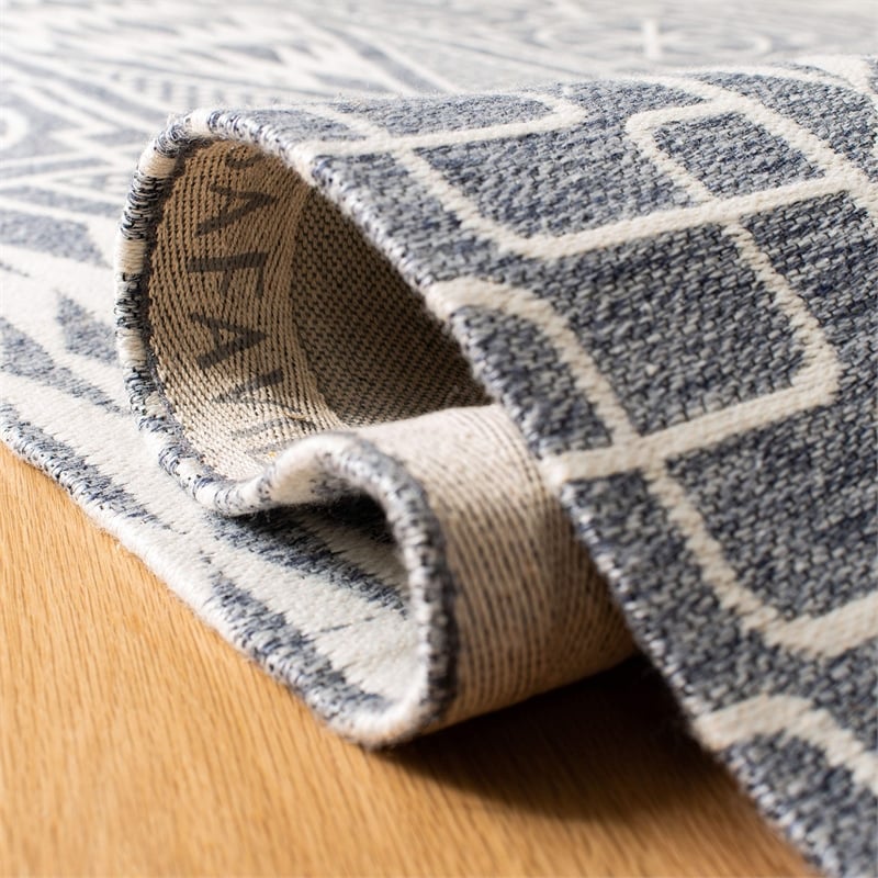 Safavieh Marbella 8' x 10' Hand Loomed Rug in Blue and Ivory