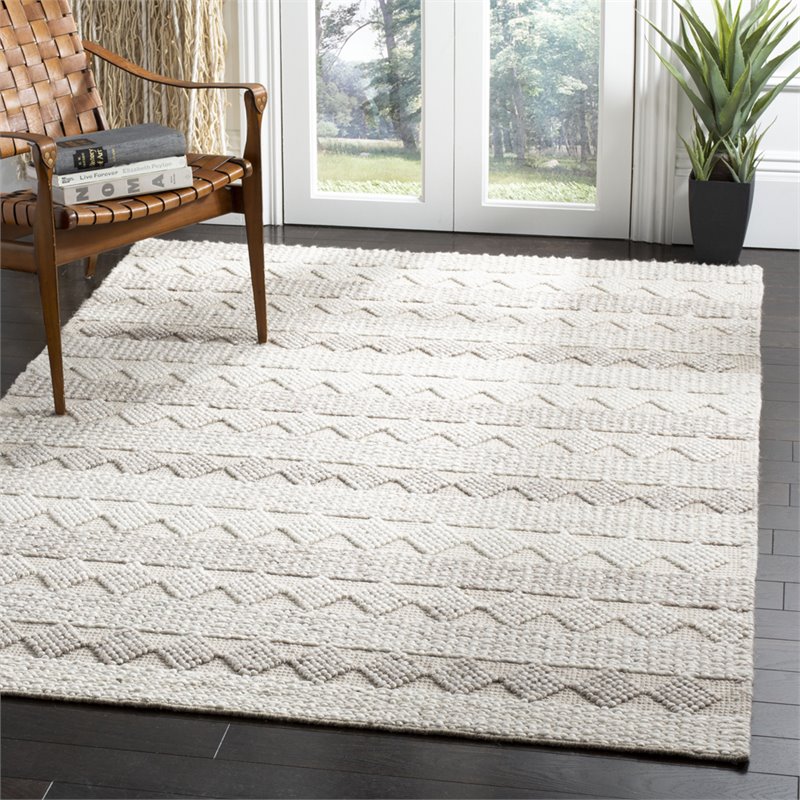 Safavieh Natura 5' x 8' Hand Loomed Rug in Beige and Ivory