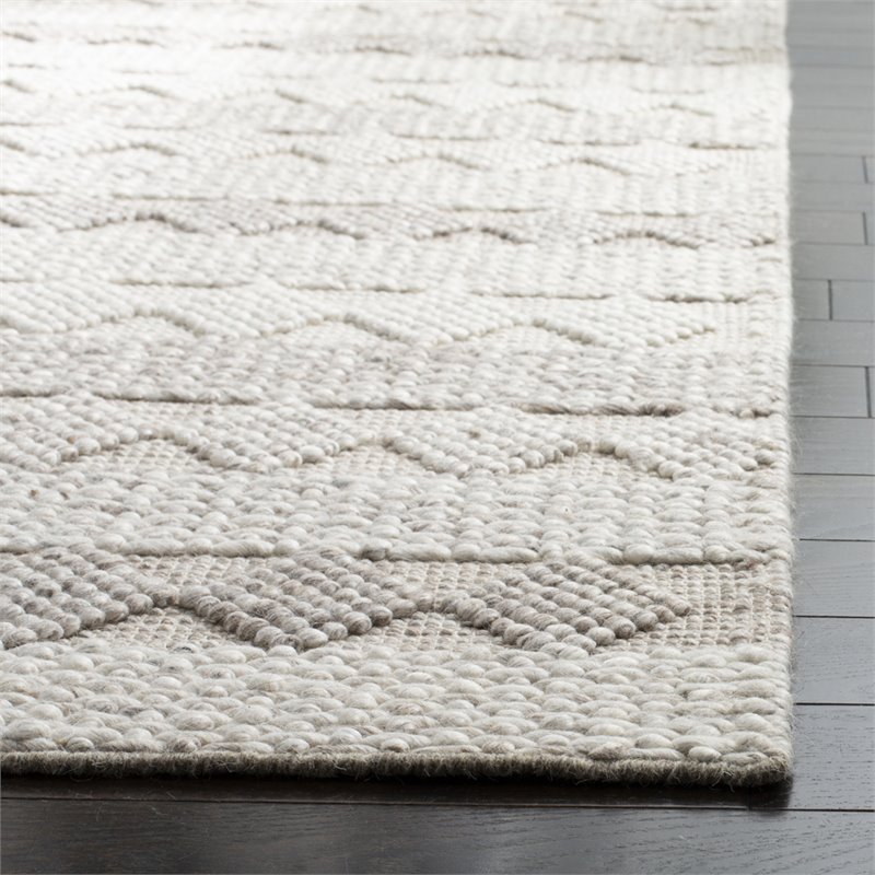 Safavieh Natura 8' x 10' Hand Loomed Rug in Beige and Ivory