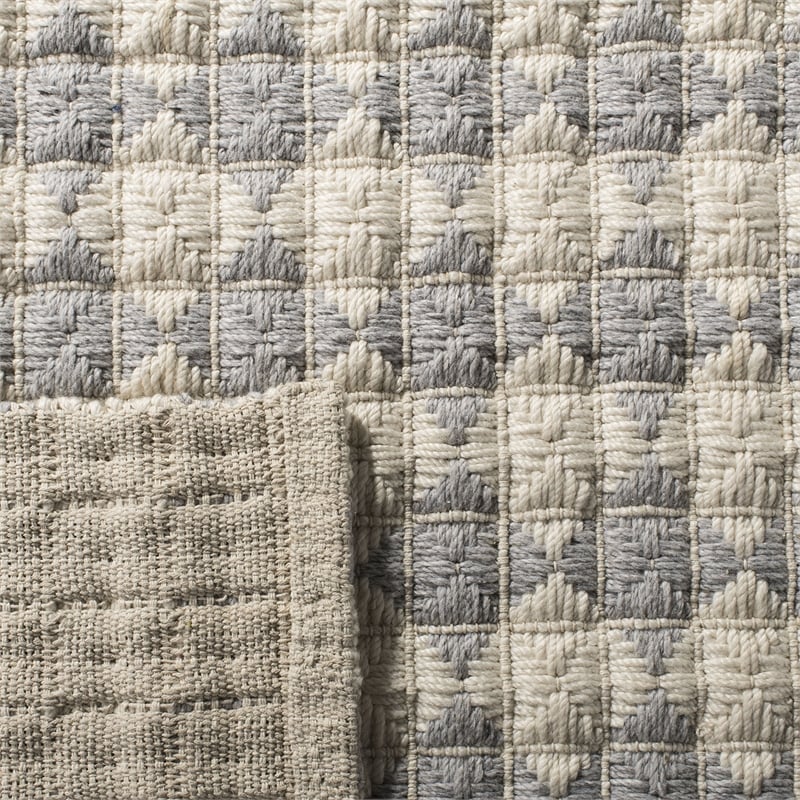 Safavieh Natura 5' x 8' Hand Woven Rug in Silver and Ivory