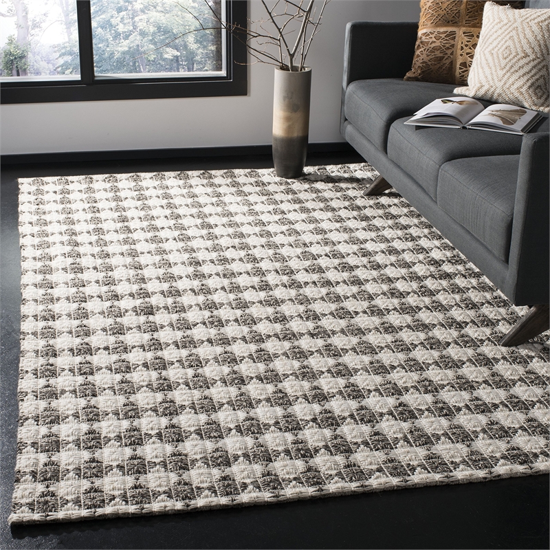 Safavieh Natura 5' x 8' Hand Woven Rug in Black and Ivory