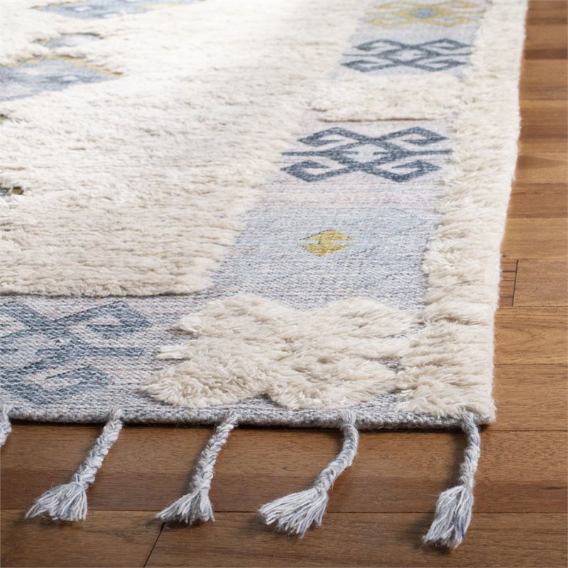 Safavieh Saffron 5' x 8' Hand Loomed Wool Rug in Beige and Blue