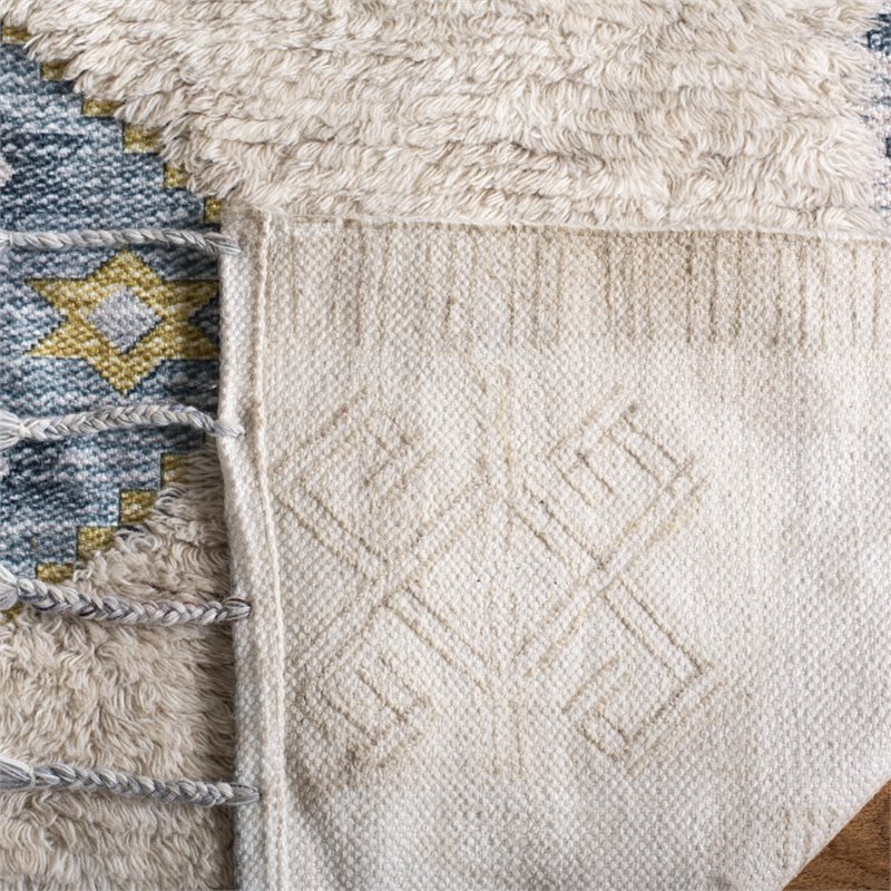 Safavieh Saffron 8' x 10' Hand Loomed Wool Rug in Beige and Blue