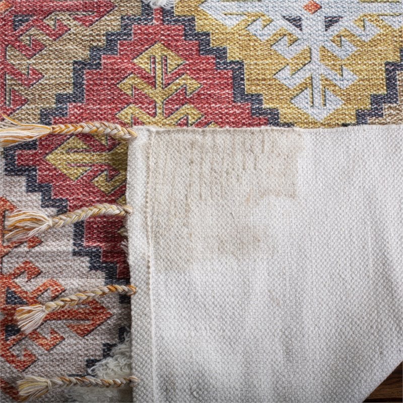 Safavieh Saffron 5' x 8' Hand Loomed Wool Rug in Rust and Ivory