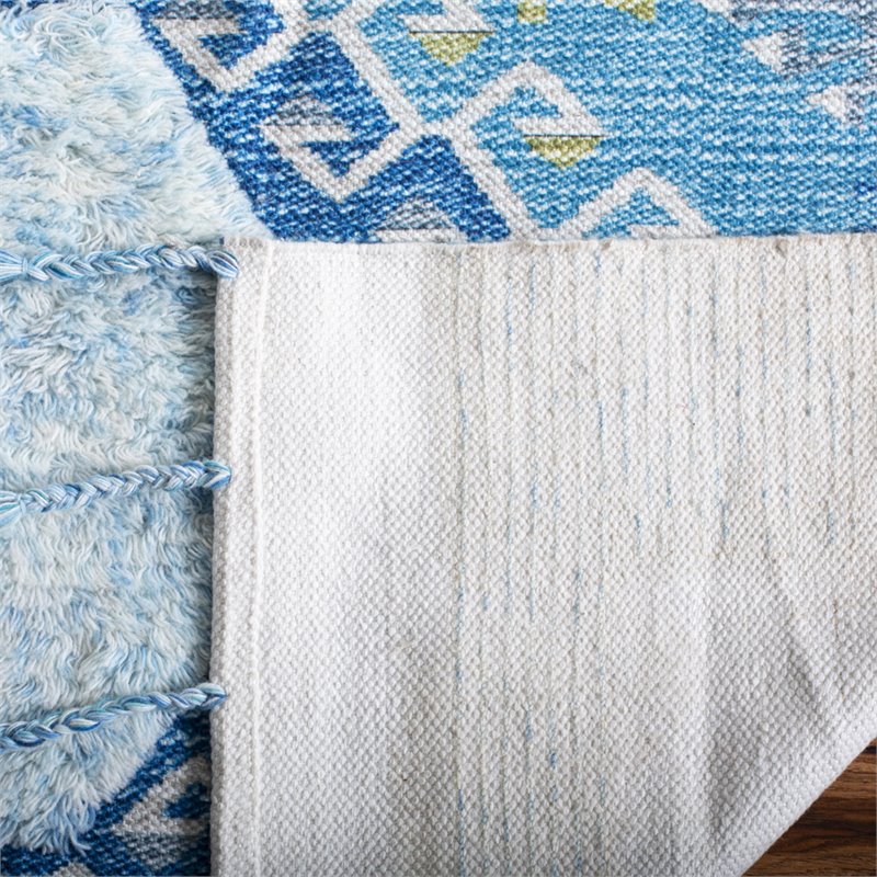 Safavieh Saffron 5' x 8' Hand Loomed Wool Rug in Turquoise and Blue