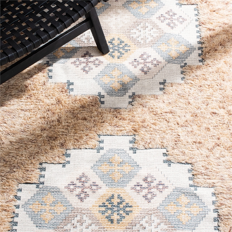 Safavieh Saffron 8' x 10' Hand Loomed Wool Rug in Taupe and Ivory
