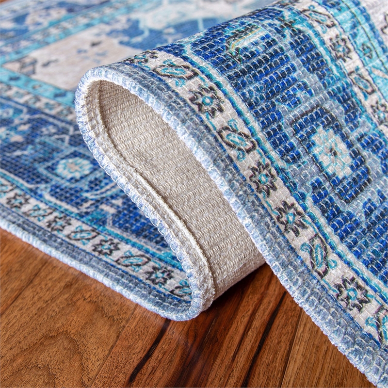 Safavieh Saffron 5' x 8' Rug in Navy and Ivory
