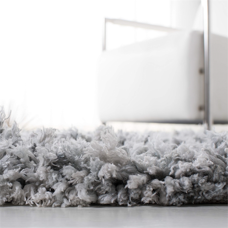 Safavieh Rio 4' x 6' Hand Loomed Shag Rug in Gray and Ivory