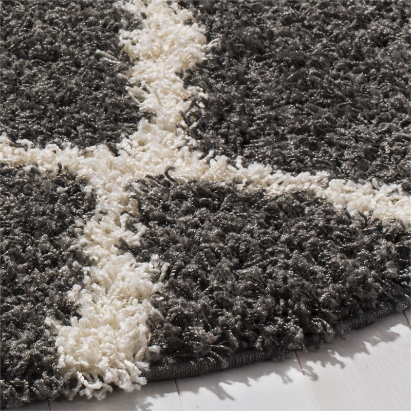 Safavieh Dallas 6' Round Shag Rug in Dark Gray and Ivory