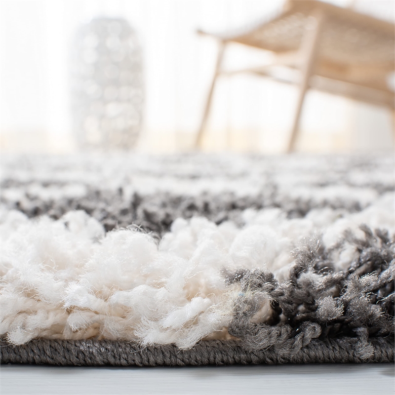 Safavieh Dallas 4' x 6' Shag Rug in Dark Gray and Ivory