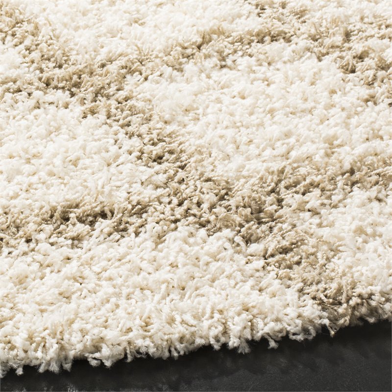 Safavieh Dallas 6' Round Shag Rug in Ivory and Beige