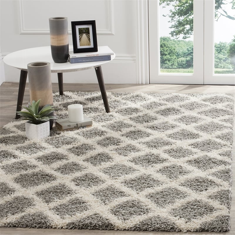 Safavieh Dallas 4' x 6' Shag Rug in Gray and Ivory