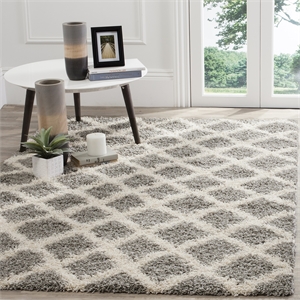 Safavieh Dallas 6' x 9' Shag Rug in Gray and Ivory