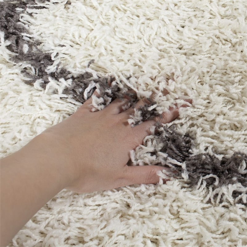 Safavieh Dallas 4' x 6' Shag Rug in Ivory and Gray