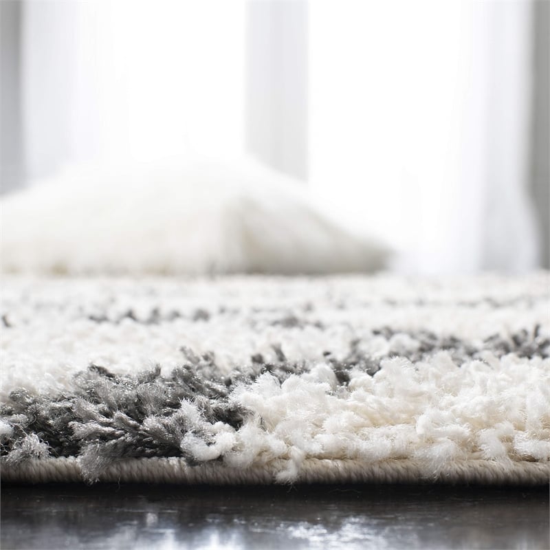 Safavieh Dallas 6' Round Shag Rug in Ivory and Gray