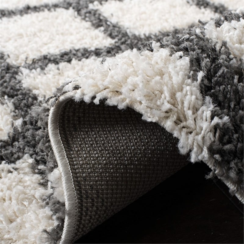 Safavieh Dallas 6' Round Shag Rug in Ivory and Gray