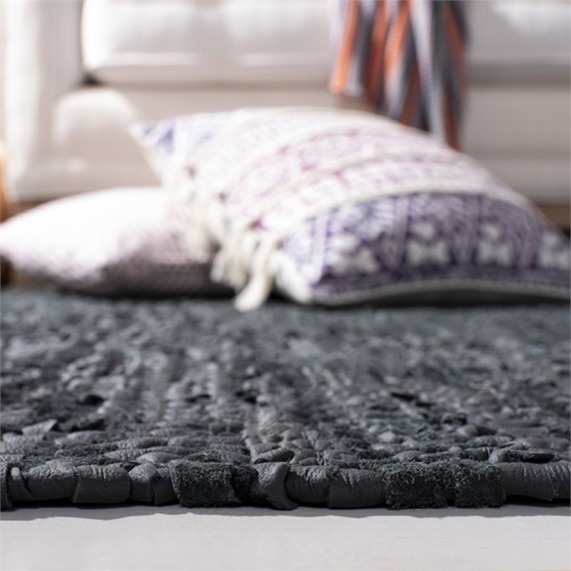 Safavieh Vintage 4' x 6' Hand Woven Leather Rug in Black and Gray