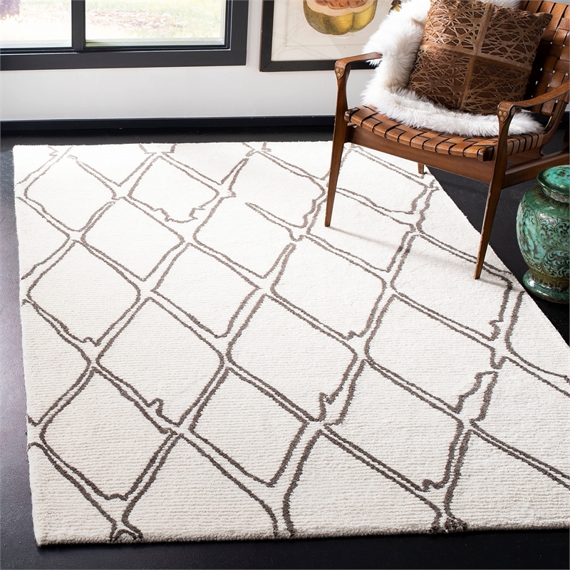 Safavieh Casablanca 8' x 10' Hand Tufted Wool Rug in Ivory and Gray