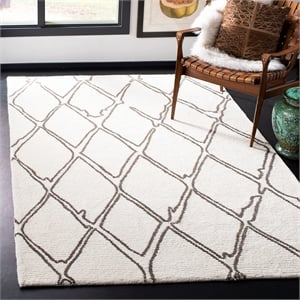 Safavieh Casablanca 8' x 10' Hand Tufted Wool Rug in Ivory and Gray