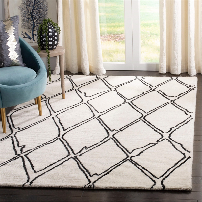 Safavieh Casablanca 8' x 10' Hand Tufted Wool Rug in Ivory and Gray