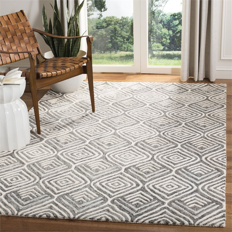 Safavieh Blossom 4' x 6' Hand Tufted Wool Rug in Ivory and Gray