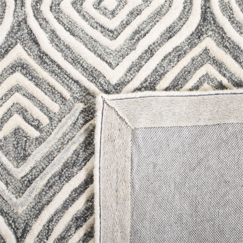 Safavieh Blossom 5' x 8' Hand Tufted Wool Rug in Ivory and Gray