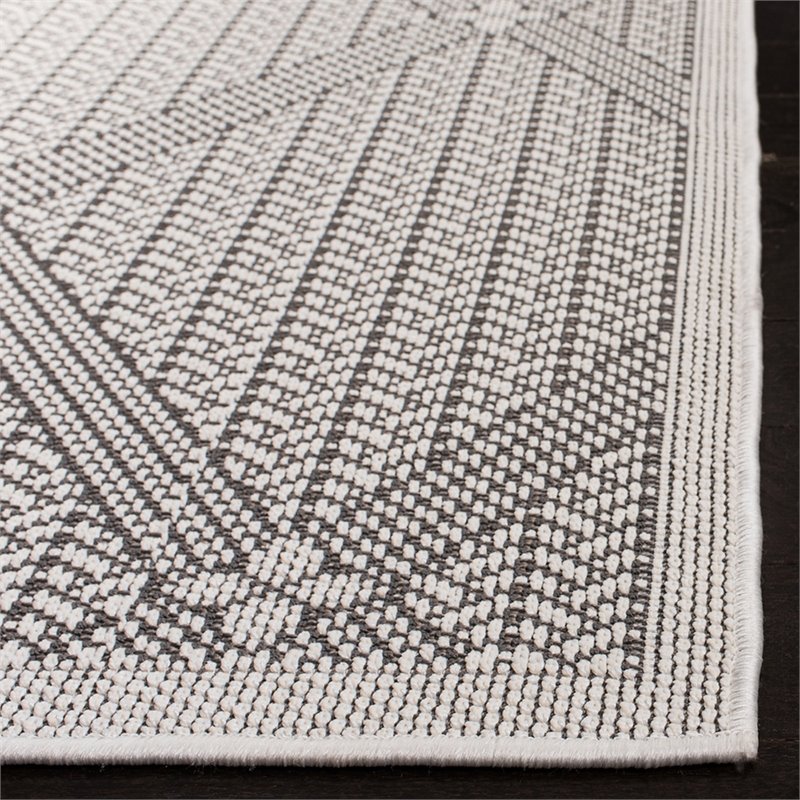 Safavieh Bermuda 4' x 6' Rug in Cream and Gray