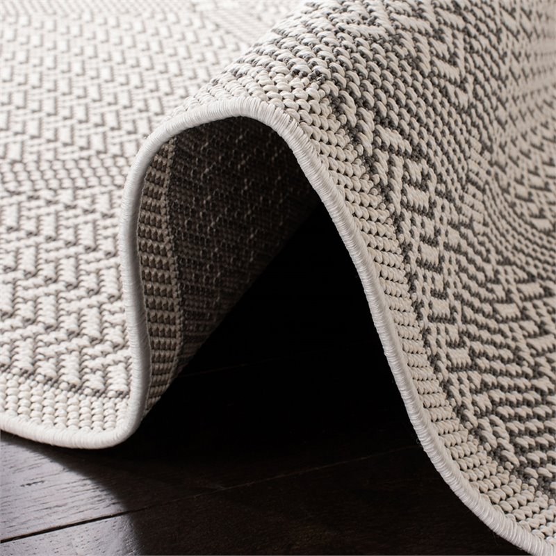Safavieh Bermuda 4' x 6' Rug in Cream and Gray