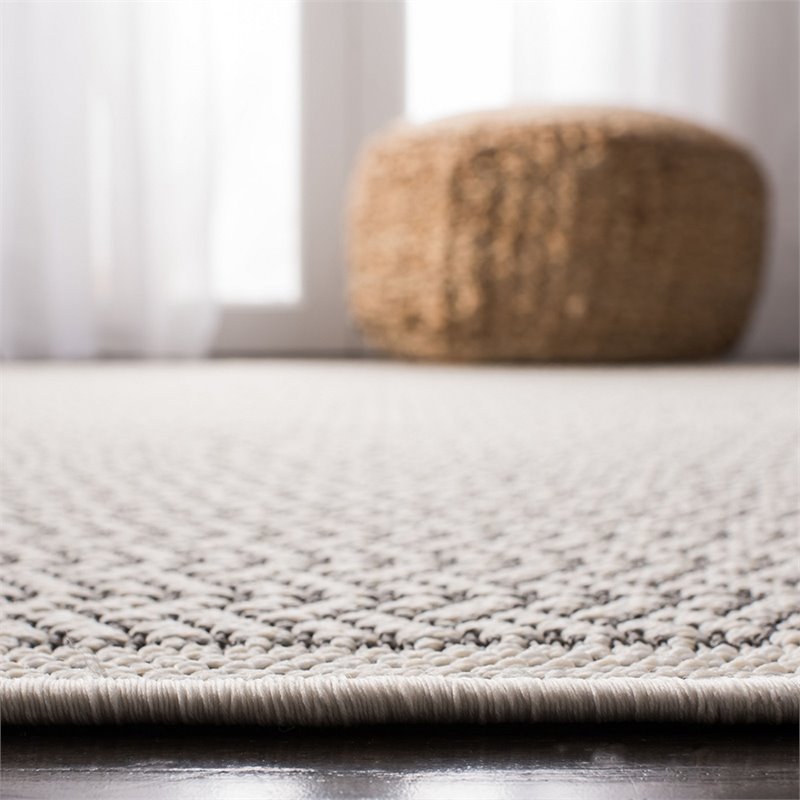 Safavieh Bermuda 4' x 6' Rug in Cream and Gray
