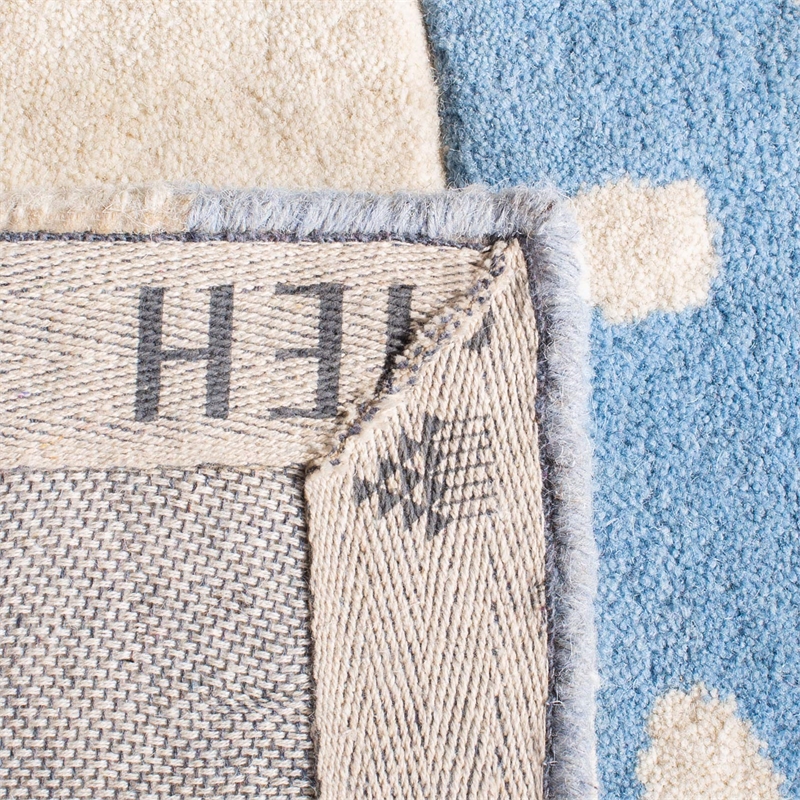 Safavieh 4' x 6' Hand Tufted Wool Rug in Blue and Ivory