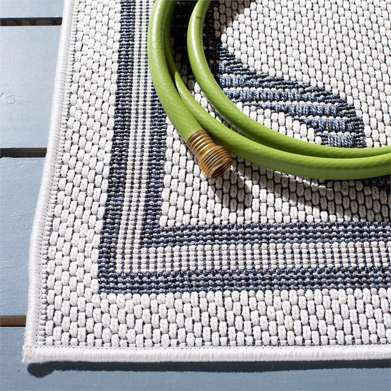 Safavieh Bermuda 4' x 6' Rug in Ivory and Charcoal