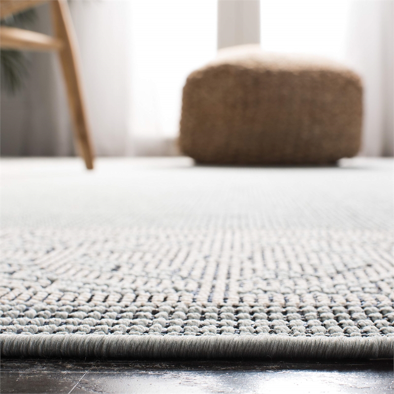 Safavieh Bermuda 4' x 6' Rug in Light Blue and Ivory