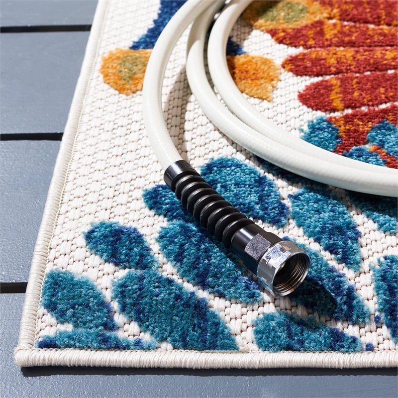 Safavieh Cabana 4' x 6' Rug in Creme and Red